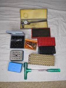 lot 52 image: Assorted Reloading Equipment