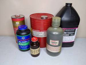 lot 31 image: Lot of Gun Powder - see photos