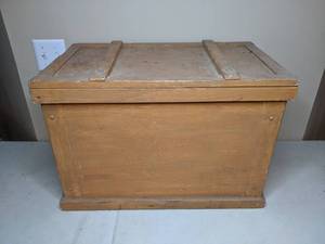 lot 32 image: Ammo Storage Box w Cleaning Supplies
