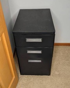 lot 154 image: Three Drawer Metal Filing Cabinet