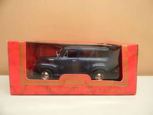 lot 52 image: MIRA 1950 CHEVROLET CARRYALL SUBURBAN - 118 SCALE DIECAST - NEW IN BOX - SEE PICTURES