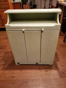 lot 21 image: Cabinet for Re-purpose