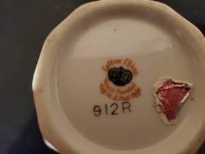 lot 58 image: Lefton China Creamer