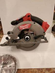 lot 44 image: NEW Milwaukee FUEL 2730-20 M18 Brushless Circular Saw 6 12 18V 18 Volt W Blade