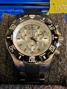Extremely Nice Mens Invicta Divers Watch with a Waterproof Case