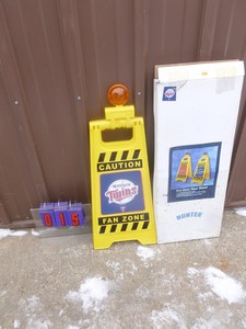 Twins tailgate triangle. New in box. As shown.