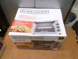Black & Decker convection oven. Appears new in box. As shown.
