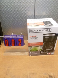 Black & Decker coffee maker. Appears new in box. As shown.