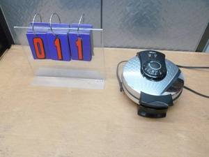 Oster waffle maker. Appears new in box. As shown.