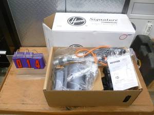 Hoover signature commercial vacuum model c1320. Appears new in box. As shown.