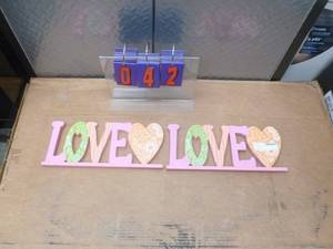 Qty of 2 love plaques. As shown.
