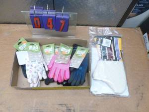 Flat of gloves & new bbq glove. As shown.