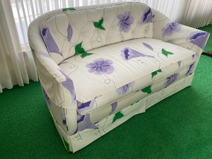lot 2 image: Lovely Custom Upholstered Love Seat