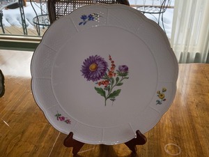 lot 5 image: Large Platter - Meissen