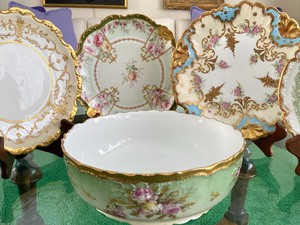 lot 6 image: Seven Pieces Vintage Limoges Glassware