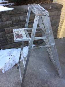 lot 85 image: 56 Inch Aluminum Step Ladder