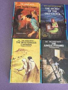 lot 92 image: Eight Hardy Boys Books From the 70s