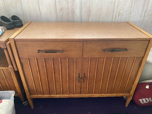 lot 104 image: Vintage- Mid Century Console Cabinet with Storage