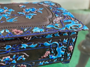 lot 25 image: Enameled Chinese Decorative Box