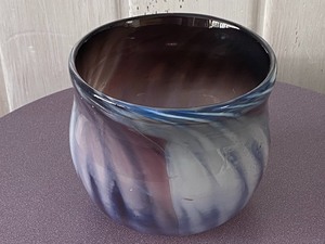 lot 33 image: Signed Art Glass Bowl