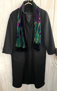 lot 37 image: Ladies Ann Klein Coat