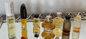 lot 76 image: Mirrored Vanity Tray with Perfume