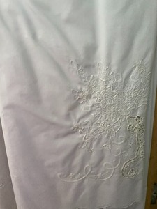 lot 80 image: Tablecloths and Napkins