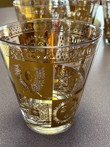 lot 42 image: Mid Century Gold Detailed Bar GlassesBar Ware including Georges Briard