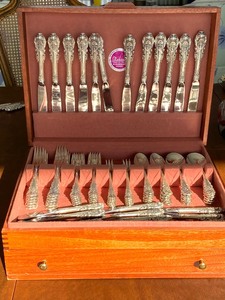 lot 51 image: Wallace Sterling Flatware- Sir Christopher - Service for 12
