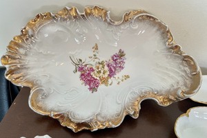 lot 114 image: Gold Accented Serving Pieces