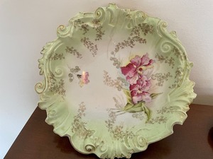 lot 117 image: Vintage Floral Serving Dishes
