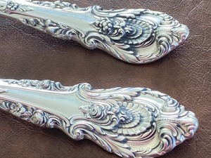 lot 58 image: Two Piece Wallace Sterling Serving Set (Sir Christopher)