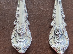 lot 60 image: Four Wallace Sterling Soup Spoons