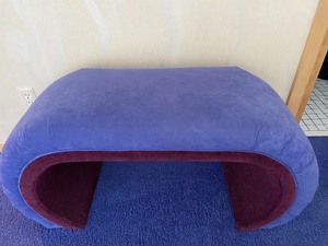 lot 158 image: Contemporary Decorative Curved Bench