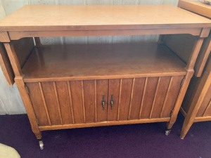 lot 103 image: Mid Century Expandable Buffet Server
