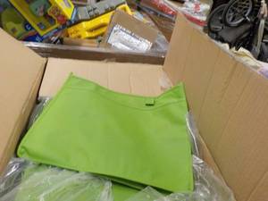 lot 3 image: Box of 100 Espirit tradeshow green ...