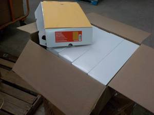 lot 10 image: Box of 500 10x13 clasp envelopes...