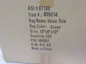 lot 11 image: Box of 100 green value totes 13x5x1...
