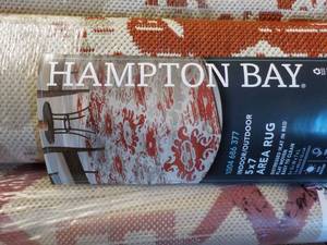 lot 118 image: Hampton Bay 5x7 indooroutdoor ru...