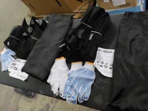 lot 202 image: 2 sets of moving straps in travel b...
