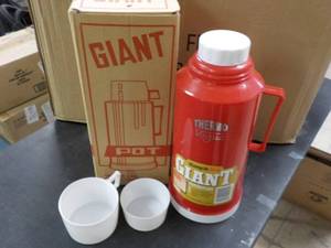 lot 252 image: 1.8 liter Thermo Vogue vacuum flask...