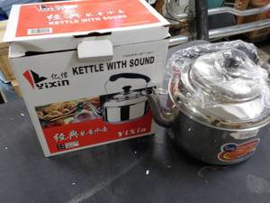 lot 261 image: Yixin kettle with sound...
