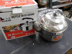 lot 262 image: Yixin kettle with sound...
