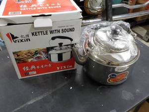 lot 263 image: Yixin kettle with sound...