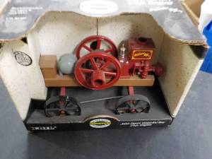 lot 297 image: Ertl John Deer Waterboy 2 hp engine...