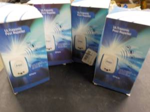 lot 300 image: 4 6 packs Ultrasonic pest repeller...