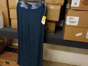 lot 309 image: 5 womens size L comfy slacks new w...
