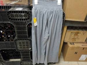 lot 310 image: 10 womens size XS pants new with t...