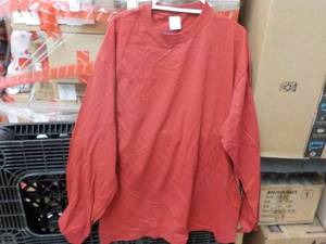 lot 412 image: 6 Anvil long-sleeved red mens size...