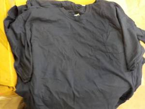 lot 414 image: 6 Gildan navy mens size 3XL T-shir...